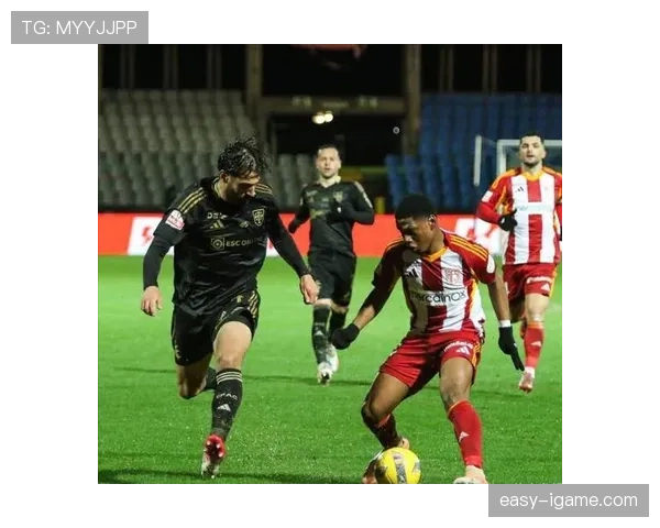 震撼赛季回顾：足坛巨星闪耀赛场，高光时刻频现