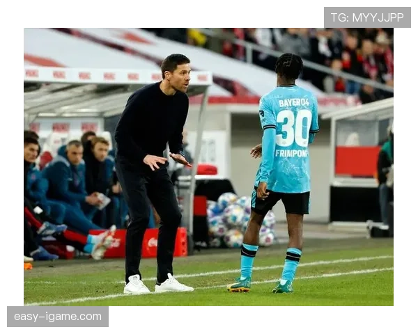 阿隆索中场组织能力复苏，引领球队战术革新与进攻风格蜕变