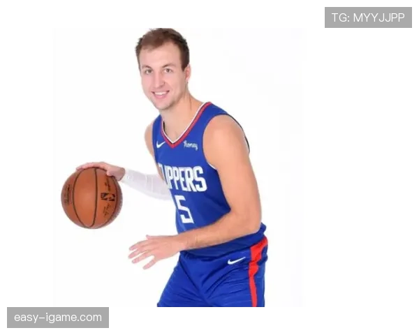 阿什拉夫续约至2028年，状态回暖助球队剑指辉煌未来