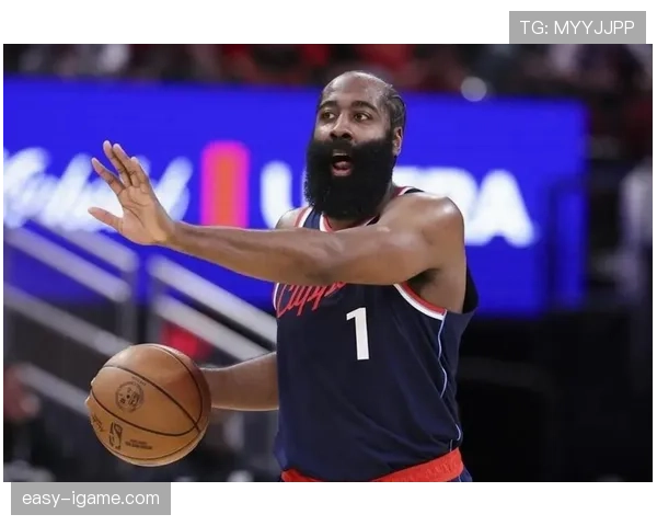 班·西蒙斯无球跑动拉开防线助哈登投篮命中效率提升