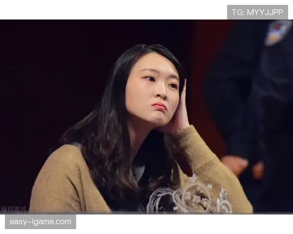 惠若琪退役后这生活也太松弛了吧，晒太阳喝咖啡完全不像练排球的