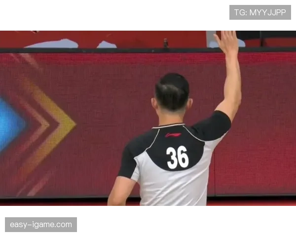 石智勇拎着塑料袋从豪宅里出来的那一刻，我笑到喷了